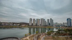내 집 마련 꿈꾸는 신혼부부, 재개발 아파트 분양 '181대 1 경쟁' 속 숨은 기회 잡는다